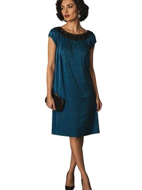 knee length dresses for ladies Mirrored Lace Floral Sleeveless Gown